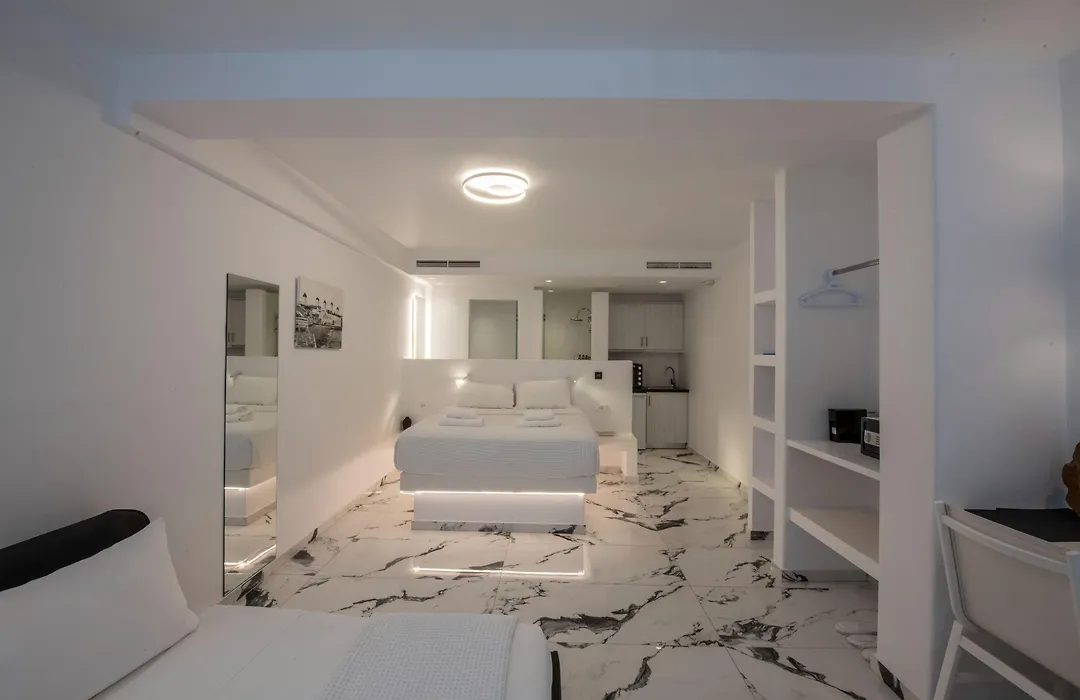 Bianco a Nero Mykonos-1